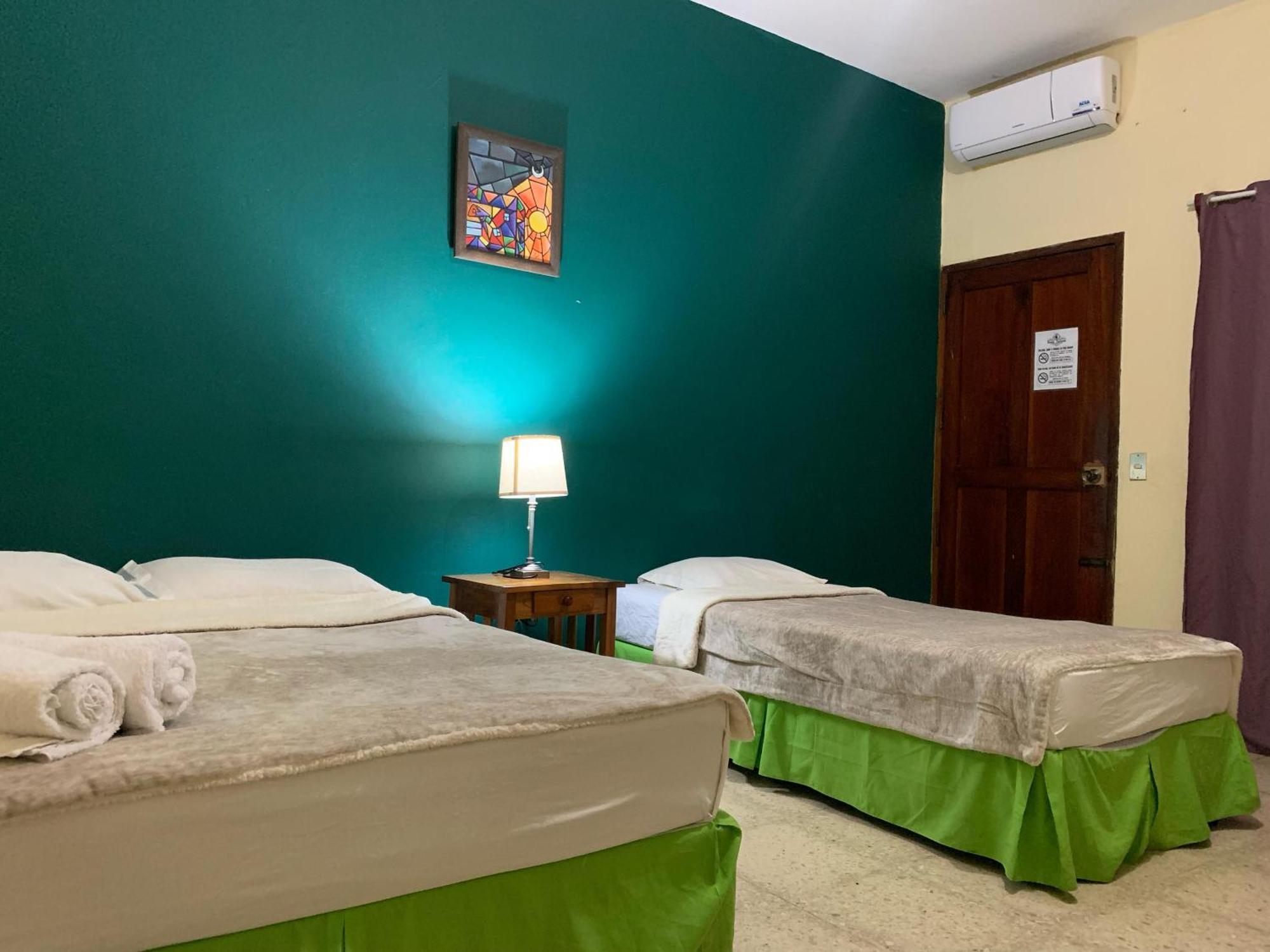 Hostal Fachente León Kültér fotó